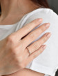 Jemný stříbrný prsten se zirkonem 885033.1