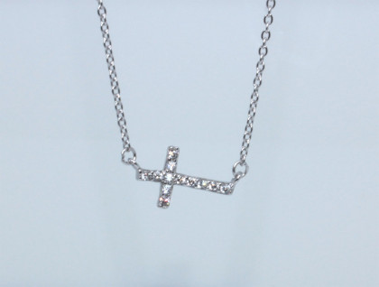Stříbrný náhrdelník s křížkem 307064