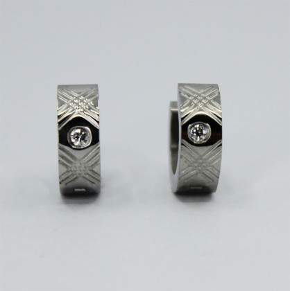 Náušnice z chirurgické oceli kroužky Inori INER95A