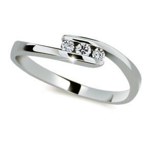 Stříbrný prstýnek se zirkony 2072