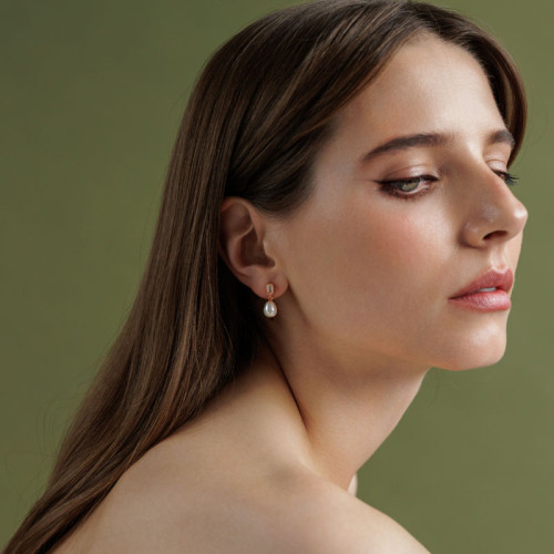 Pozlacené stříbrné perlové náušnice se zirkony SK26109GEW