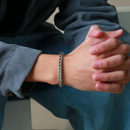 Moderní ocelový náramek SEBR946