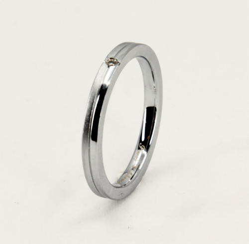 Minimalistický prsten z chirurgické oceli s diamantem GRSD25